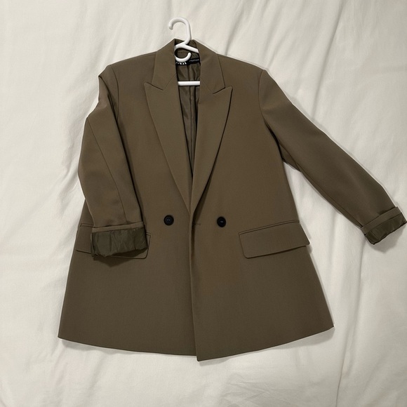 Zara Oversized Double Breasted Blazer in khaki - Picture 3 of 8